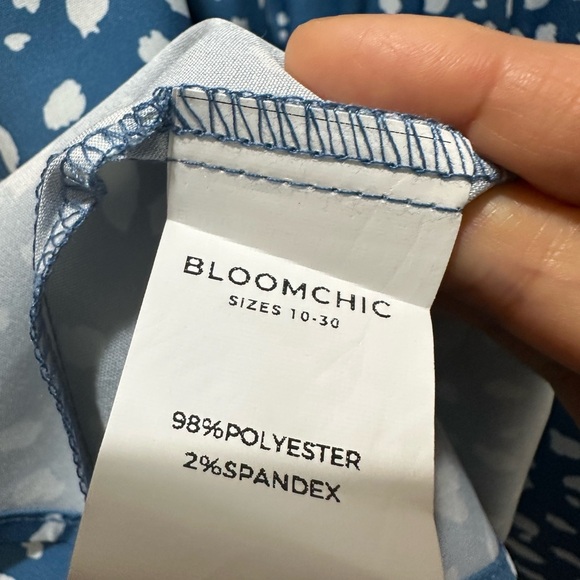 BloomChic Plus Size XL Polka Dot V Neck Blouse us14-16 - Picture 2 of 4